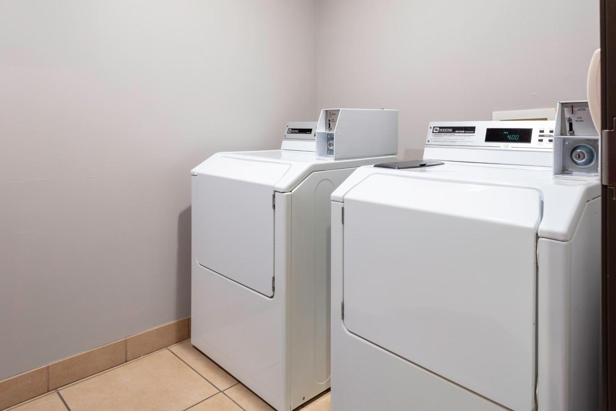 Holiday Inn Express & Suites Roanoke Rapids By Ihg Eksteriør bilde