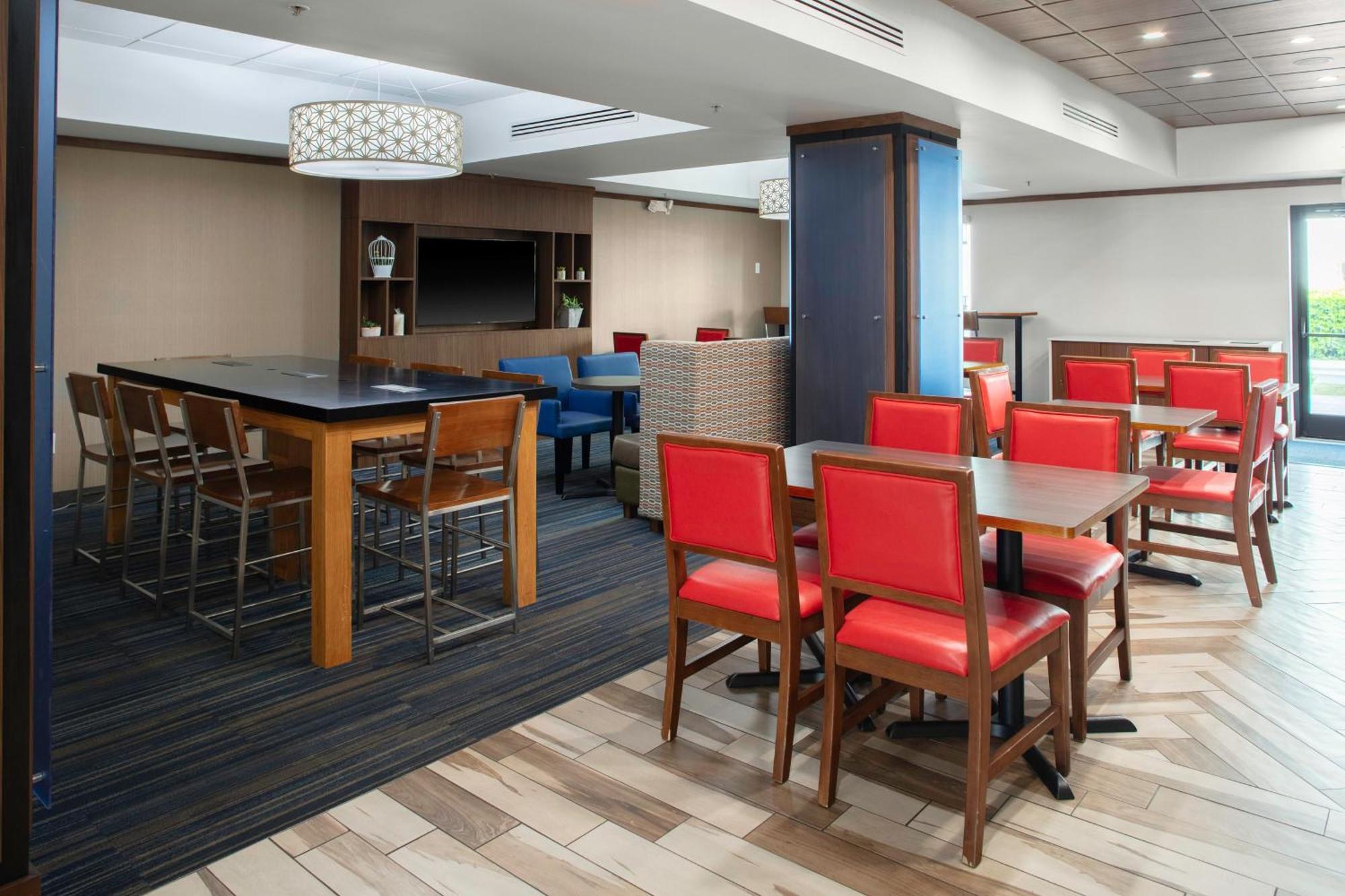 Holiday Inn Express & Suites Roanoke Rapids By Ihg Eksteriør bilde