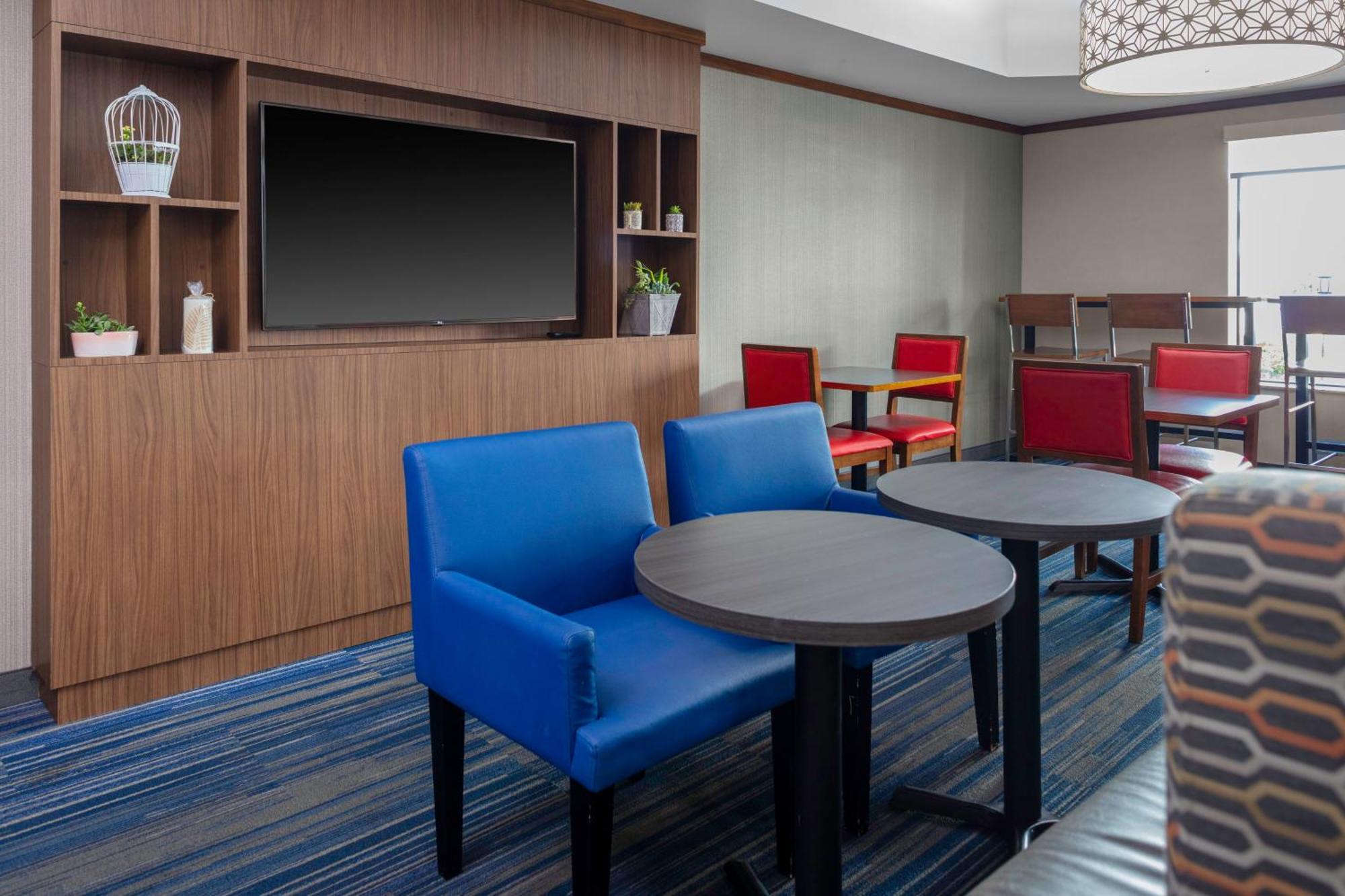 Holiday Inn Express & Suites Roanoke Rapids By Ihg Eksteriør bilde