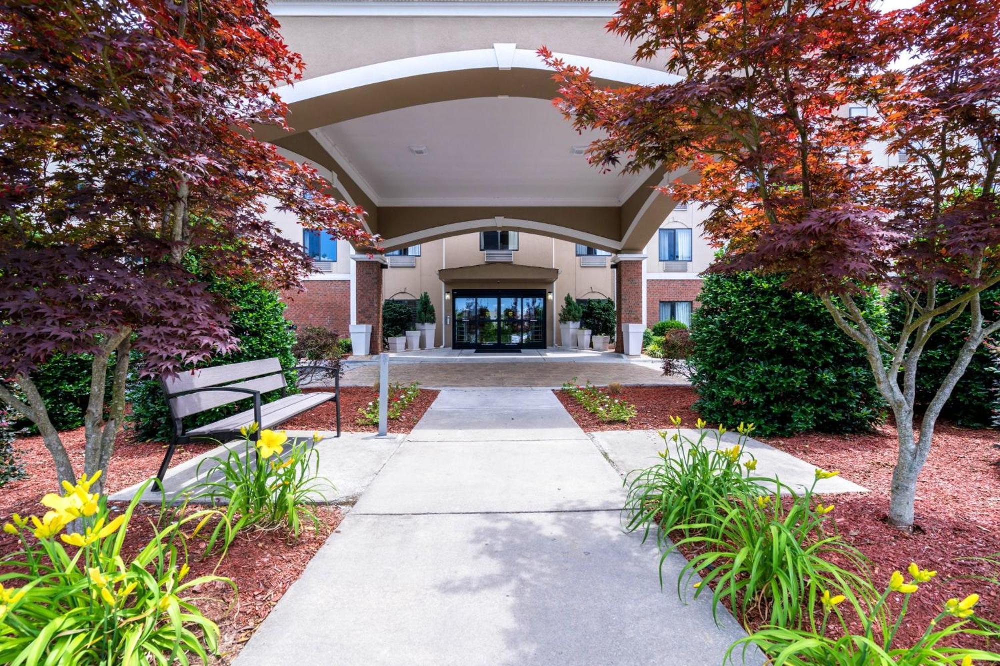 Holiday Inn Express & Suites Roanoke Rapids By Ihg Eksteriør bilde