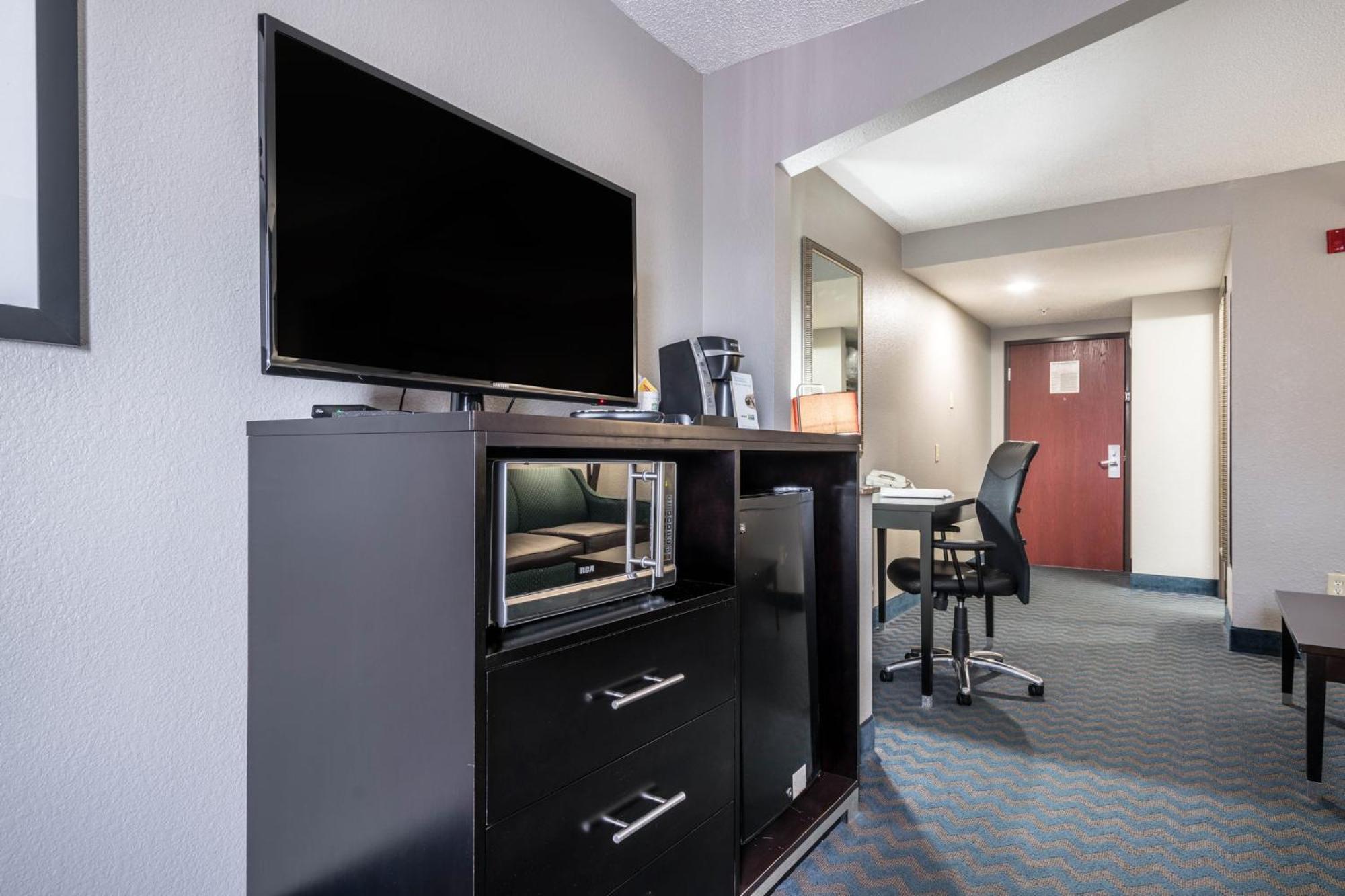 Holiday Inn Express & Suites Roanoke Rapids By Ihg Eksteriør bilde