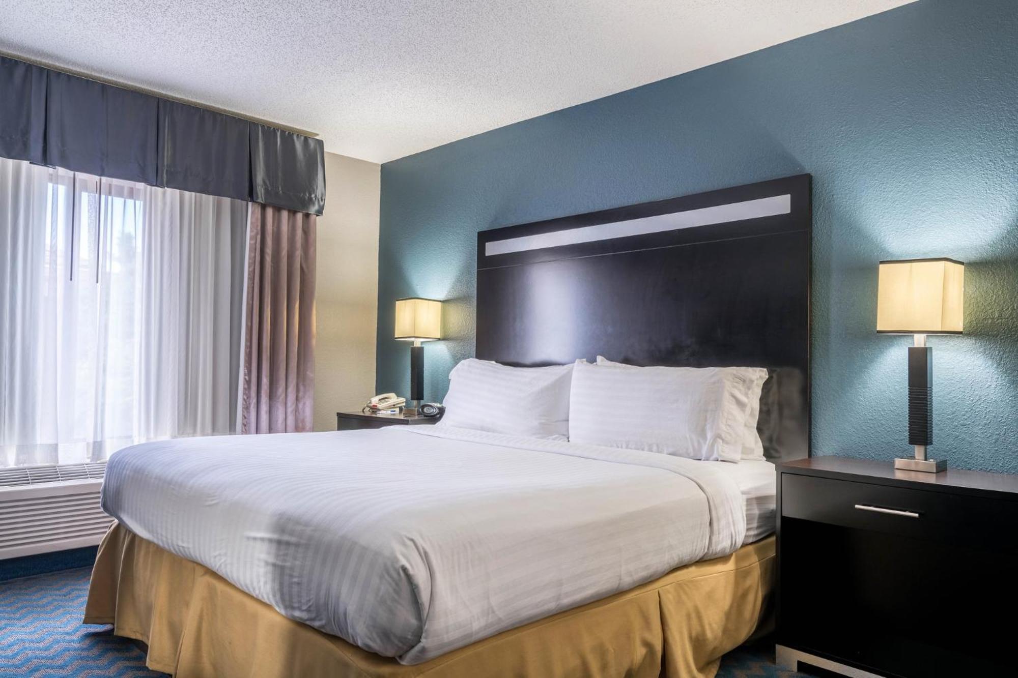 Holiday Inn Express & Suites Roanoke Rapids By Ihg Eksteriør bilde